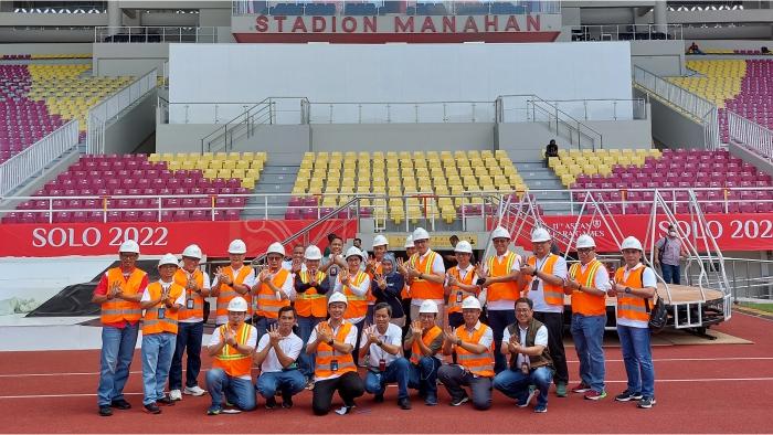 Pgs-Direktur-Enterprise-Business-Service-Telkom-Venusiana-belakang-tengah.jpg