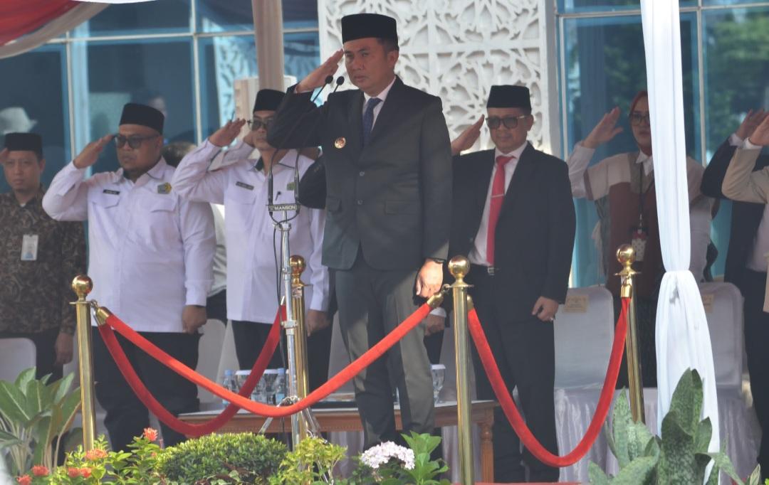 Pj-Gubernur-Jabar-Bey-Machmudin-saat-menghadiri-hari-bakti-amal.jpg