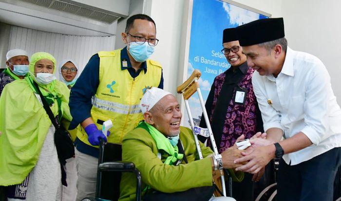 Pj-Gubernur-Jawa-Barat-Bey-Machmudin-haji.jpg
