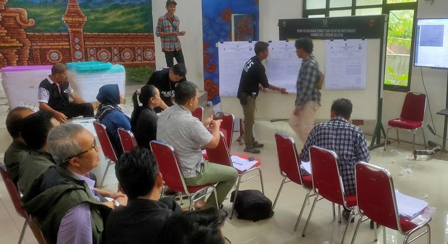 Pj-Wali-Kota-Cirebon-Agus-Mulyadi-meninjau-langsung-proses-rekapitulasi.jpg