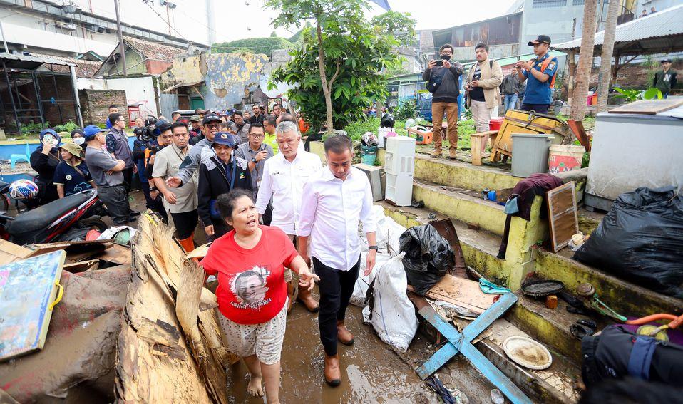 Pj-Wali-Kota-tinjau-banjir-jalan-braga.jpg
