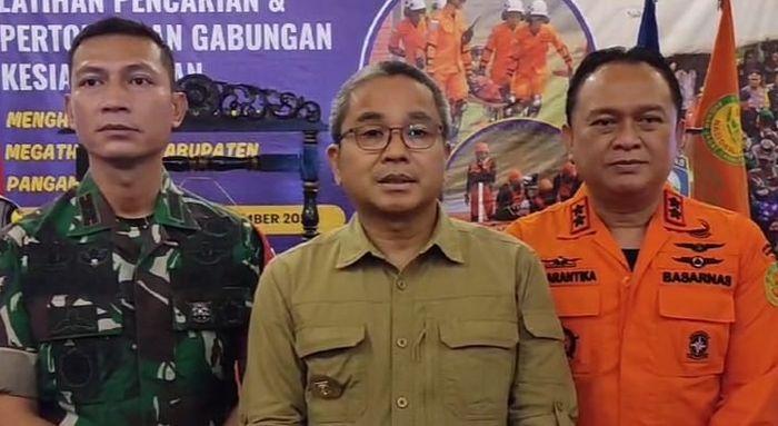 Pjs-Bupati-Pangandaran-Benny-Bachtiar-tengah.jpg