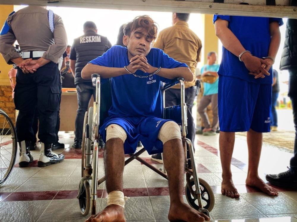 Tampang Duo Begal Sadis Bergolok yang Teror Warga Indramayu 3 Bulan Terakhir, Kini Tak Berdaya