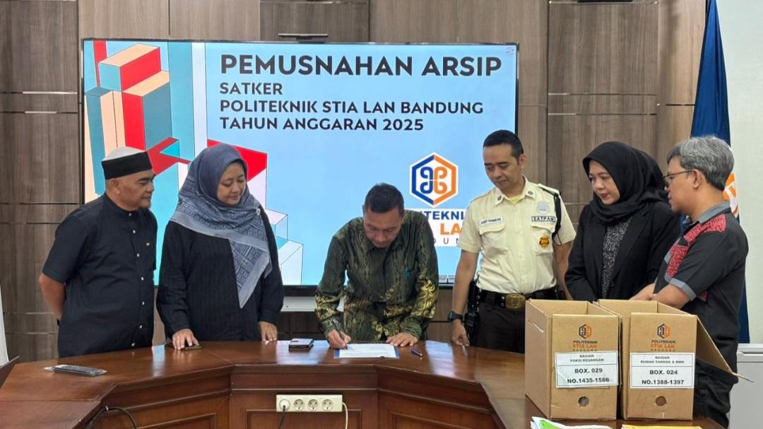 Politeknik-STIA-LAN-Bandung-melaksanakan-kegiatan-pemusnahan-arsip-inaktif-2.jpg