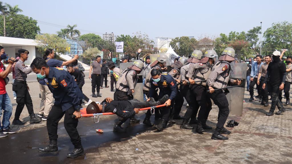 Polres-Karawang-melakukan-simulasi-penanganan-kerusuhan-di-Karawang-Jumat-6102023.jpg