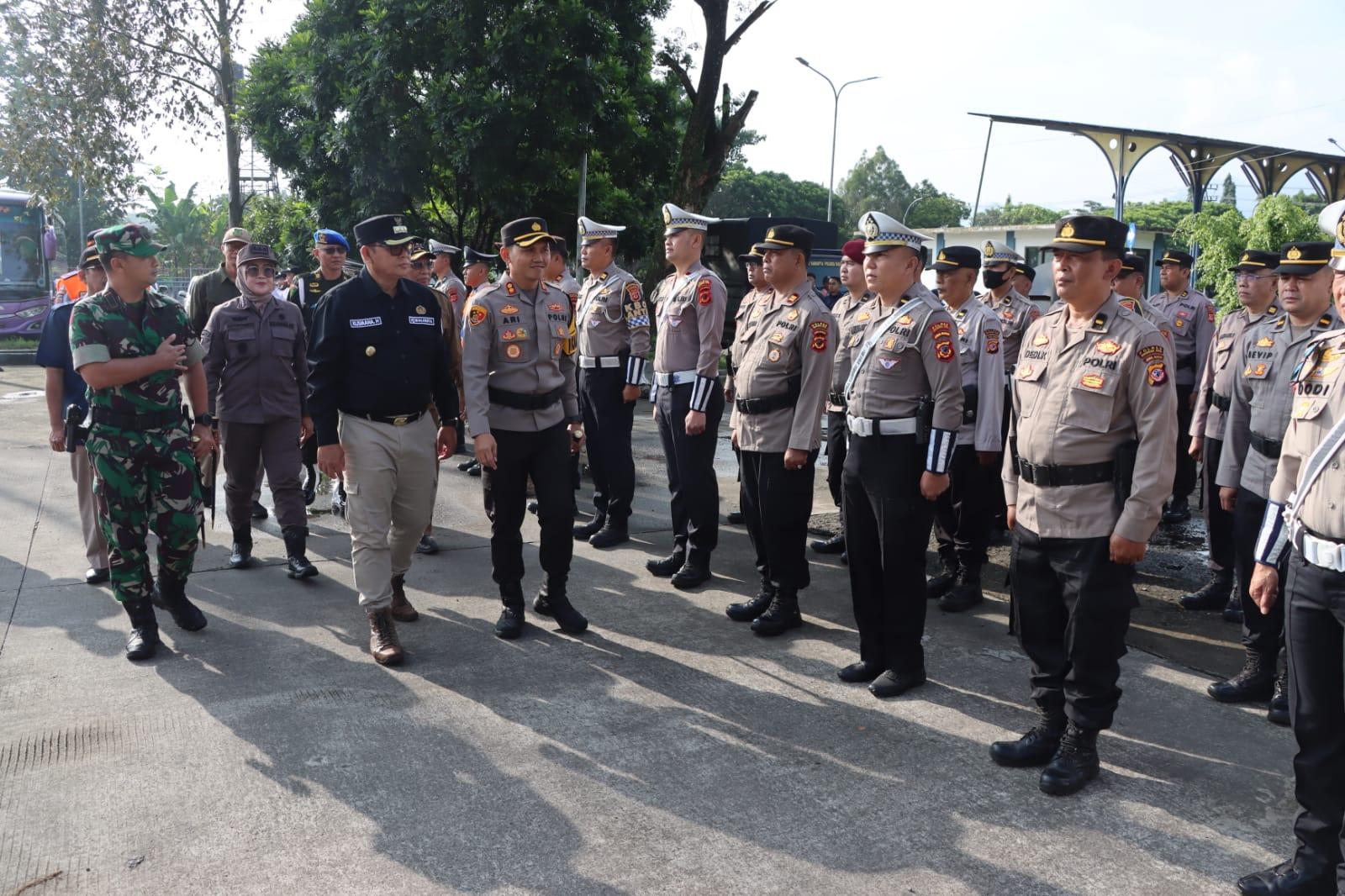 Polres-Sukabumi-Kota-menyelenggarakan-apel-gelar-pasukan-Operasi-Ketupat-Lodaya-2024.jpg