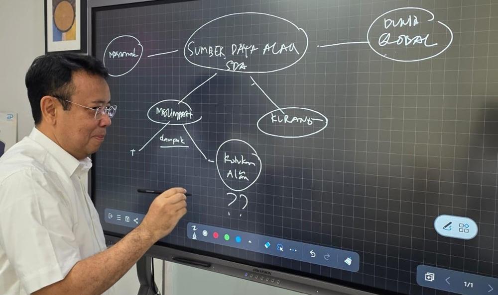 Potret-akademisi-Prof-Achmad-Tjachja-Nugraha-soal-SDA.jpg