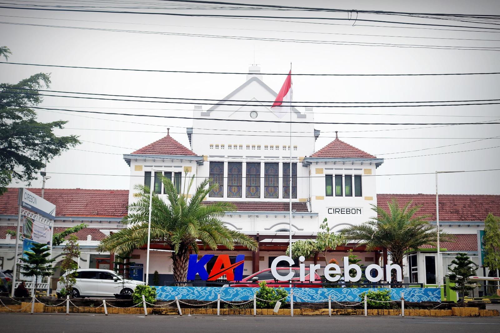 Potret-gedung-Stasiun-Cirebon-Kejaksan-Kota-Cirebon.jpg