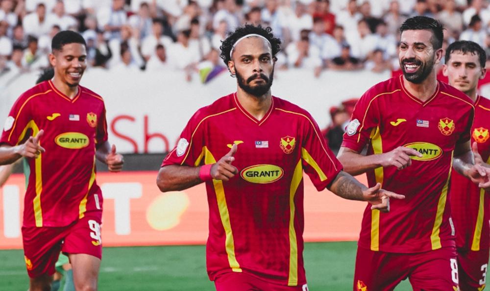Potret-penyerang-haus-gol-Selangor-FC-Chrigor-Moraes-tengah.jpg