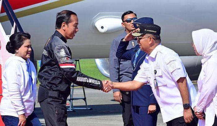 jabar/Presiden-Joko-Widodo-Jokowi-berjaket-menyerupai-pebalap-setiba.jpg