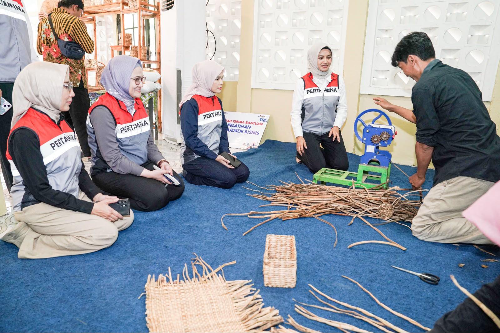 Pertamina Patra Niaga Regional JBB Sambut Kunjungan Dewan Komisaris ke Program Ngabedahkeun Walahar - Tribunjabar.id