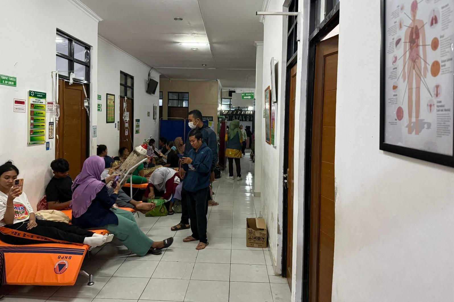 Puluhan-pelajar-di-Kecamatan-Ujungjya-Kabupaten-Sumedang-keracunan.jpg