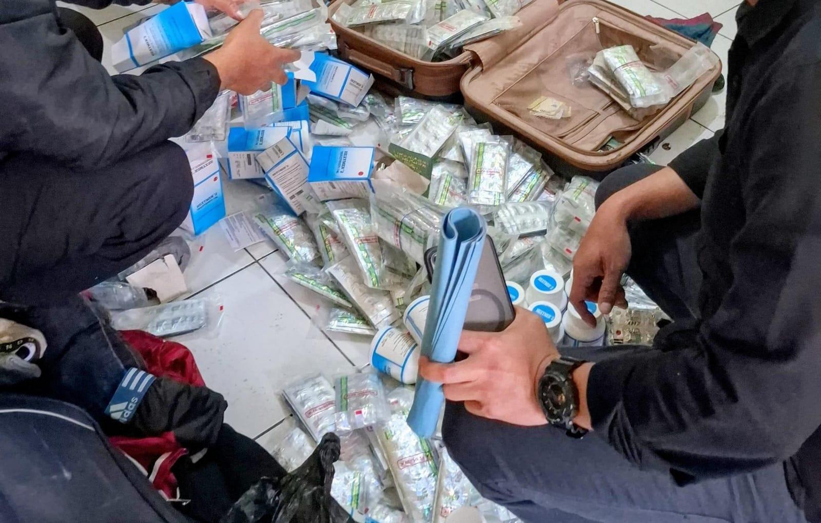 Puluhan-ribu-butir-obat-keras-tertentu-OKT-ilegal-d.jpg