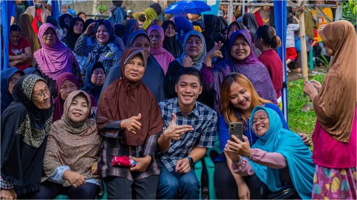 Rasyid Rajasa Hujan-Hujanan Bareng Warga Mandalajati