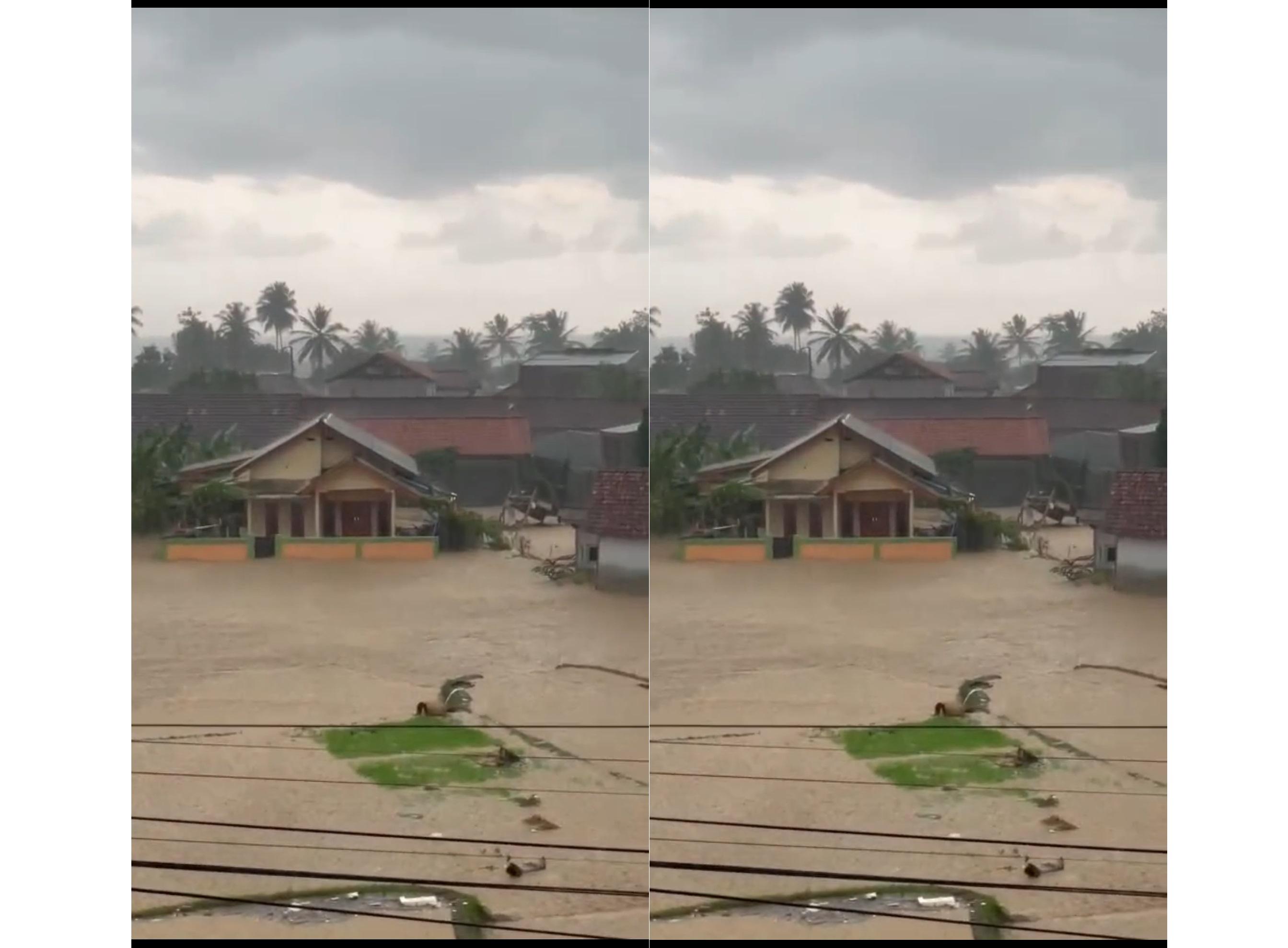 jabar/RATUSAN-rumah-di-cisolok-diterjang-banjir.jpg