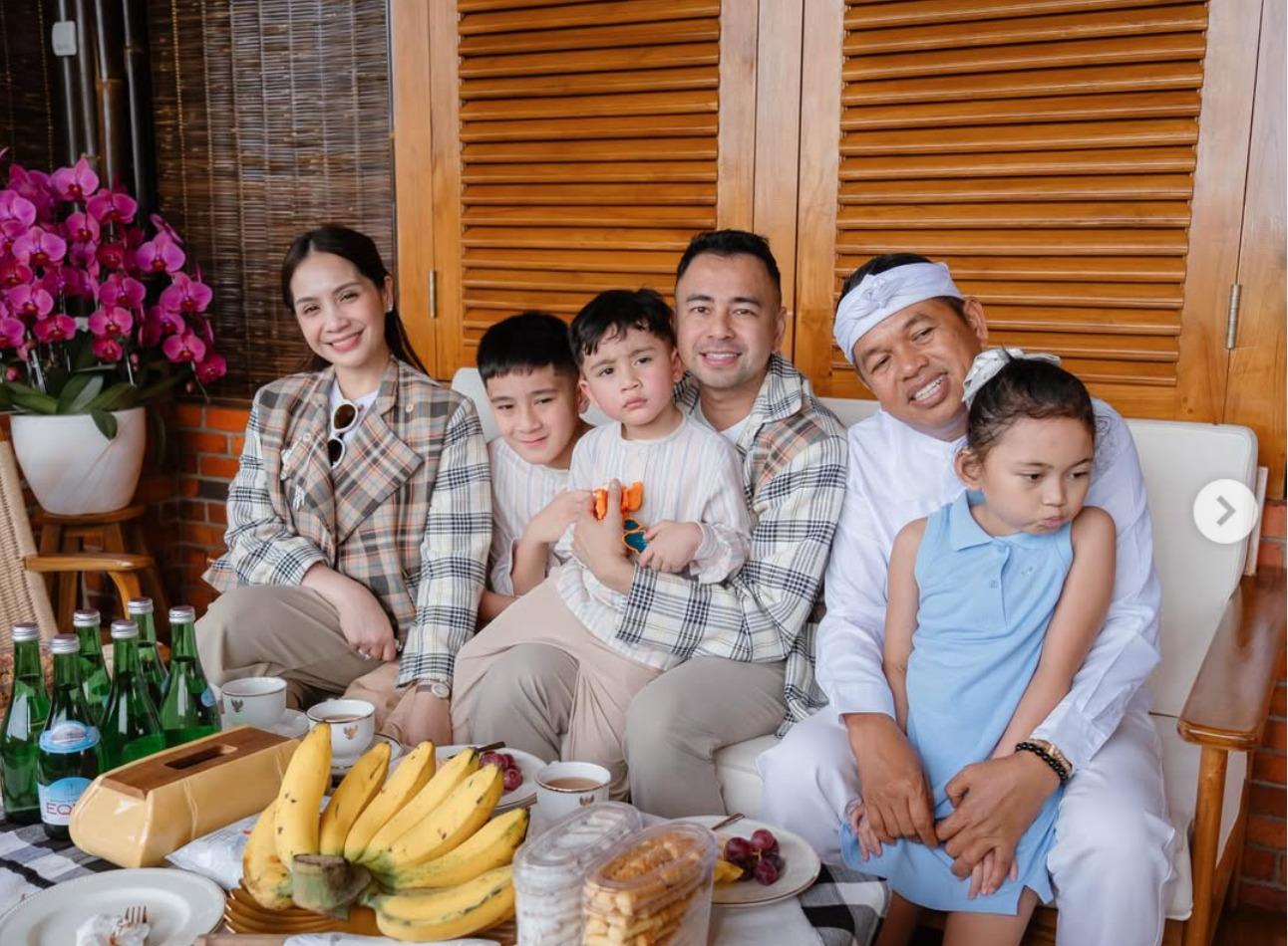 Raffi-Ahmad-boyong-keluarga-silaturahmi-ke-Dedi-Mulyadi.jpg