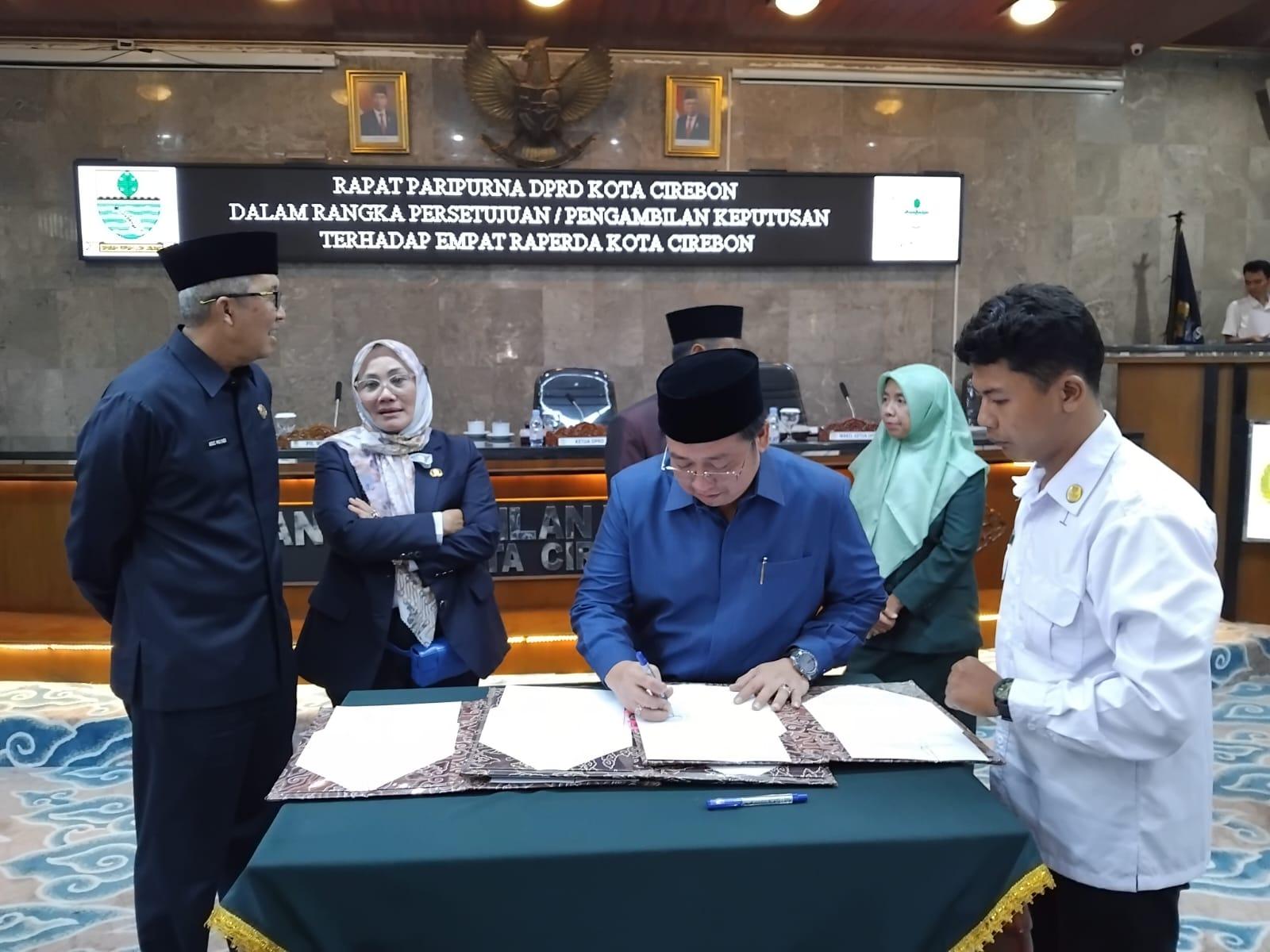 Rapat-Paripurna-DPRD-Kota-Cirebon-s.jpg