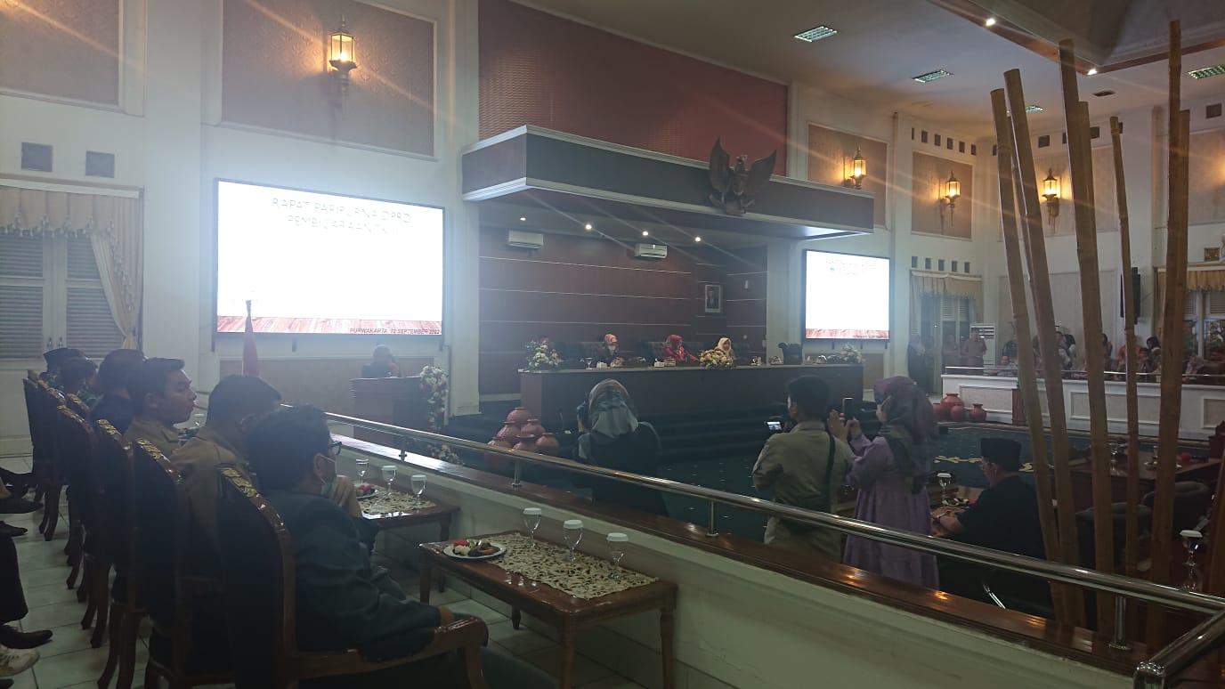 Rapat-Paripurna-DPRD-Pwk-12-September.jpg