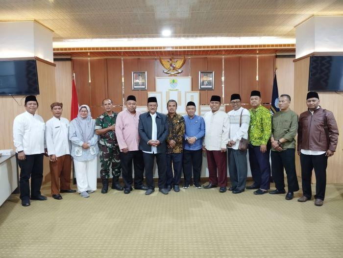 Rapat-penetapan-besaran-zakat-fitrah-tahun-2024-yang-digelar-oleh-Baznas-Kota-Cirebon.jpg
