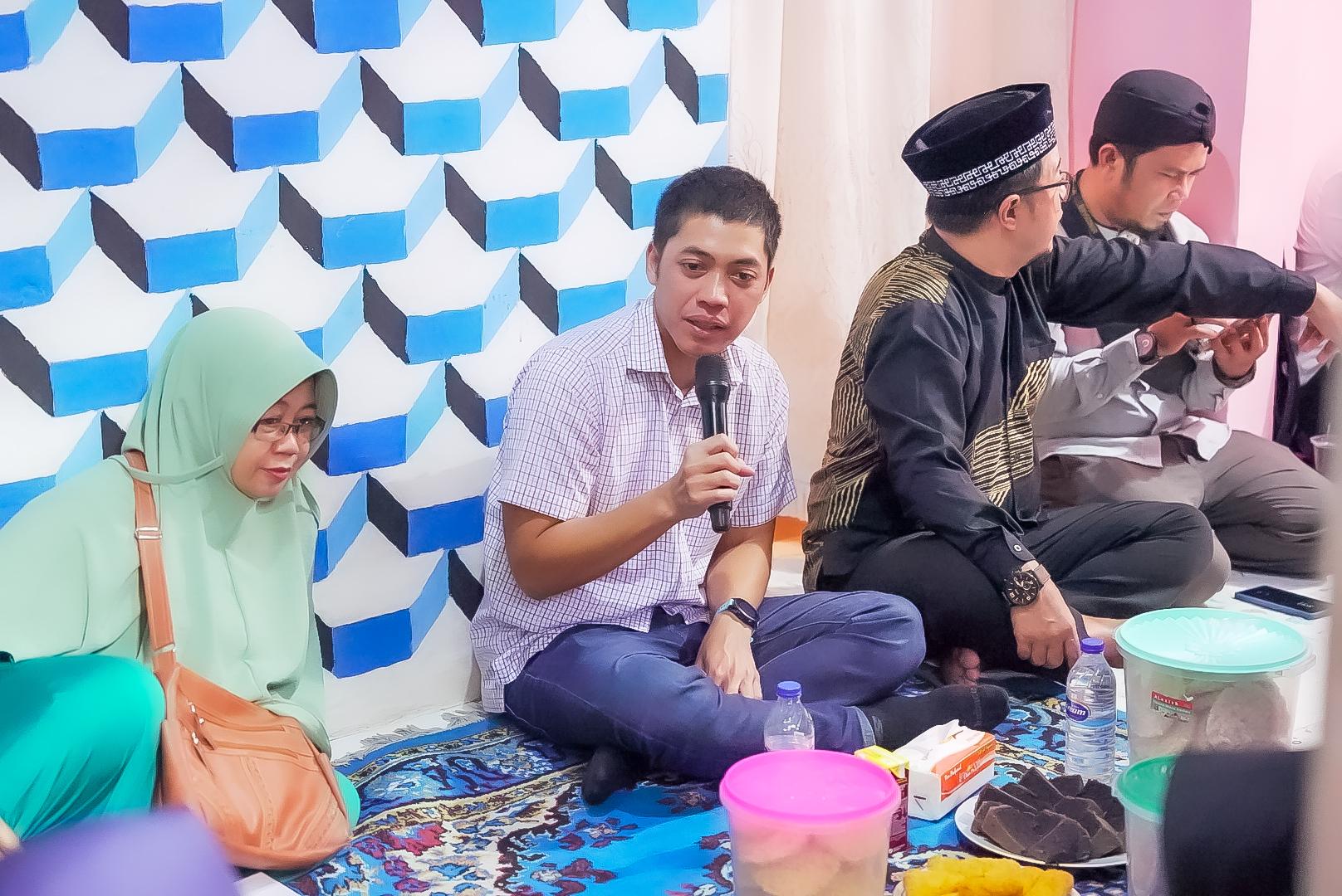 Baru Kunjungan Pertama, Rasyid Rajasa Langsung Jadi Idola Ibu-ibu Kelurahan Wates