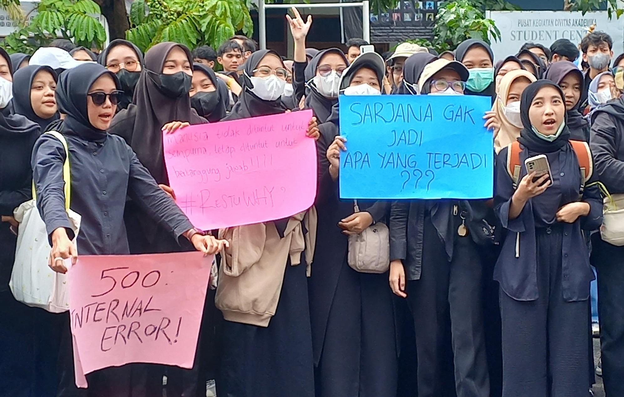 Ratusan-mahasiswa-STMIK-demo-tuntut-kejelasan-nasib-pendidikan.jpg