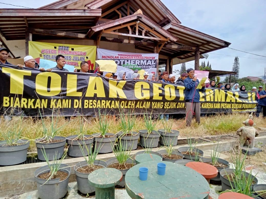 Ratusan-warga-Kampung-Pasir-Cina-Cianjur-menolak-geothermal.jpg