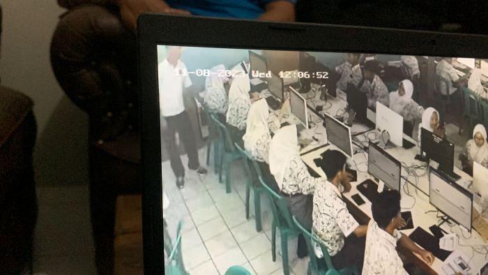 Rekaman-CCTV-yang-memperlihatkan-ujian-asesmen-di-SMAN-1-Ciranjang-Rabu-2412024.jpg