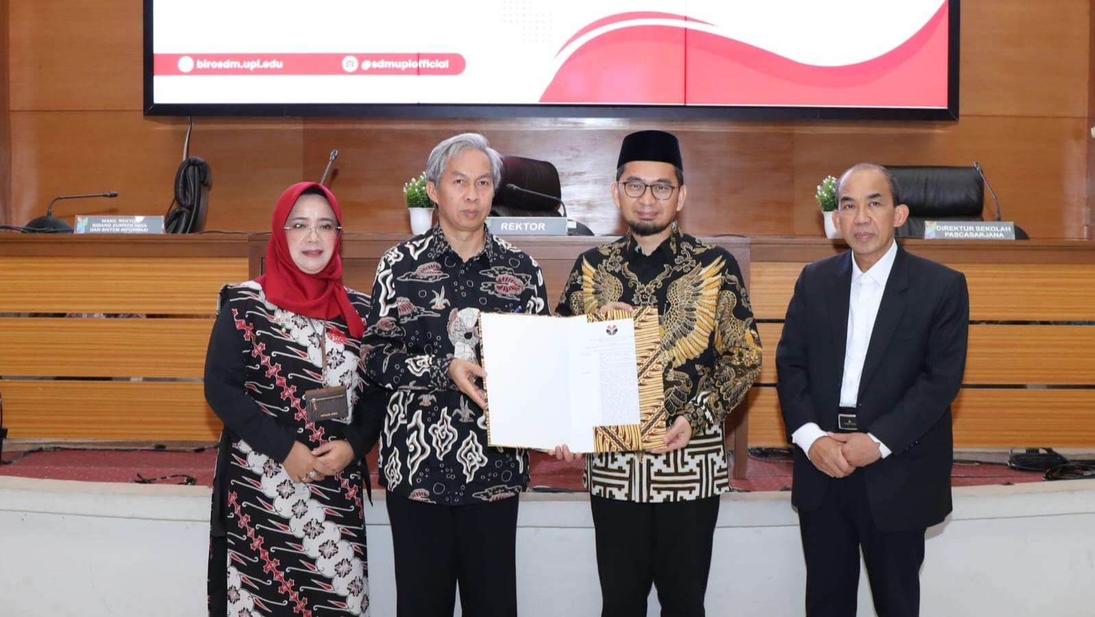 Ustaz Adi Hidayat Diangkat Jadi Dosen Tetap Prodi Linguistik UPI
