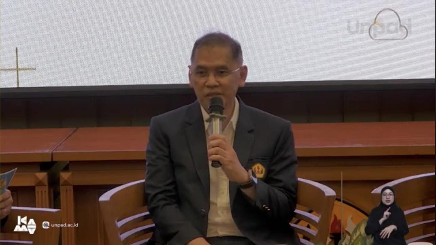 Rektor-Unpad-Arief-Sjamsulaksan-Kartasasmita-1.jpg