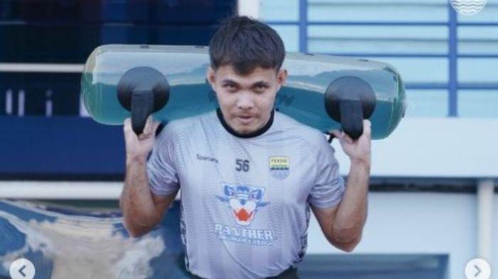 Rezaldi-Hehanussa-dalam-sesi-latihan-Persib-Bandung-2.jpg