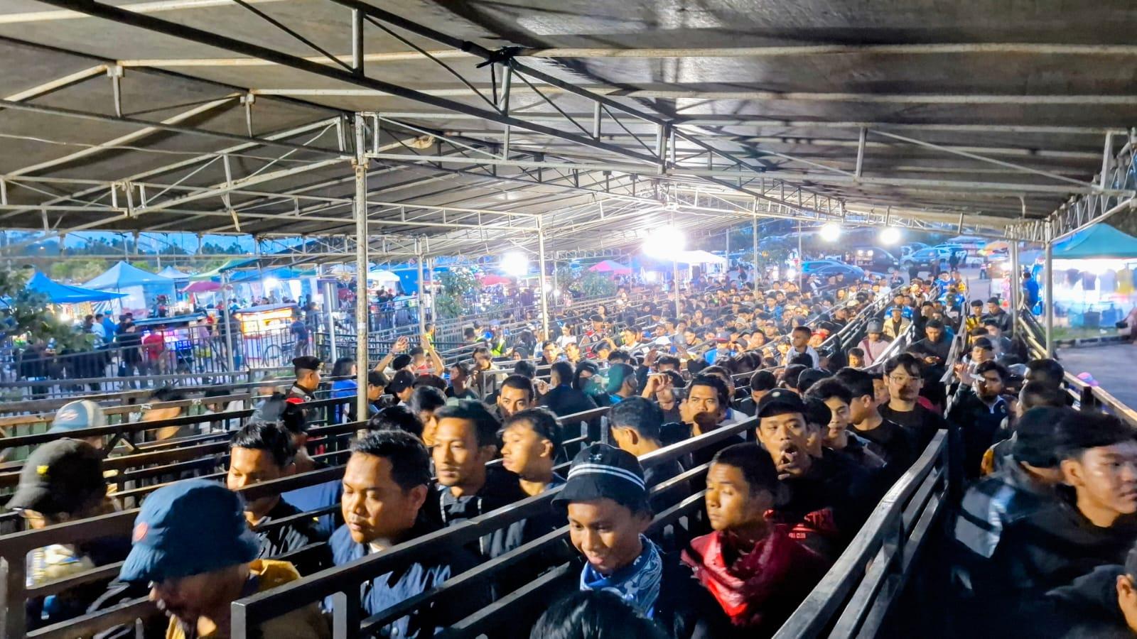 Ribuan-bobotoh-padatin-Stadion.jpg
