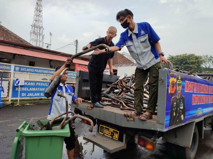 Ribuan-knalpot-bising-diarak-keliling-Kota-Bandung-Selasa-952023.jpg