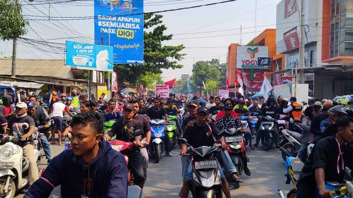 Bukannya Melaut, Ribuan Nelayan Penuhi Jalan Raya di Indramayu, Ternyata Ini yang Mereka Lakukan