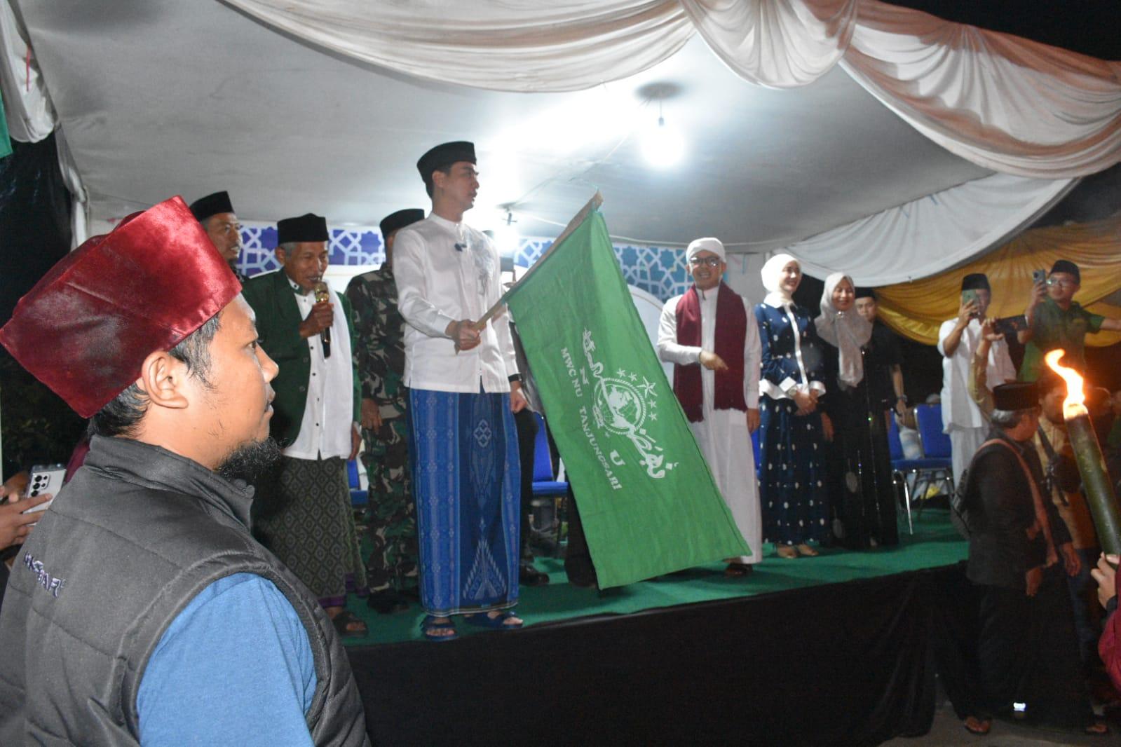 Ribuan-warga-dari-12-desa-di-Kecamatan-Tanjungsari-memadati-Alun-alun-Tanjungsari.jpg