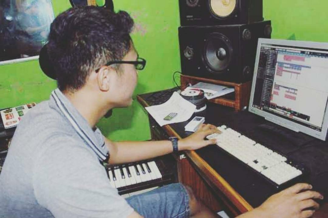 Richo-Irfanto-pemilik-Label-Music-Plus-Indramayu.jpg