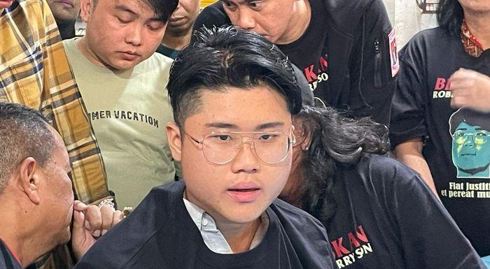 Robert-Herry-Son-22-pria-yang-dijadikan-tersangka-kasus-dugaan-menghina.jpg