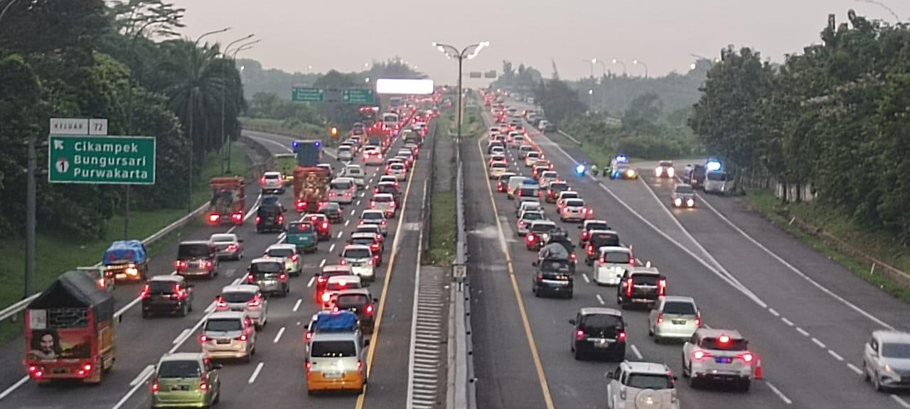 Ruas-Jalan-Tol-Cipali-KM-72-pada-H-3-Lebaran-2023-Rabu-1942023-pagi.jpg