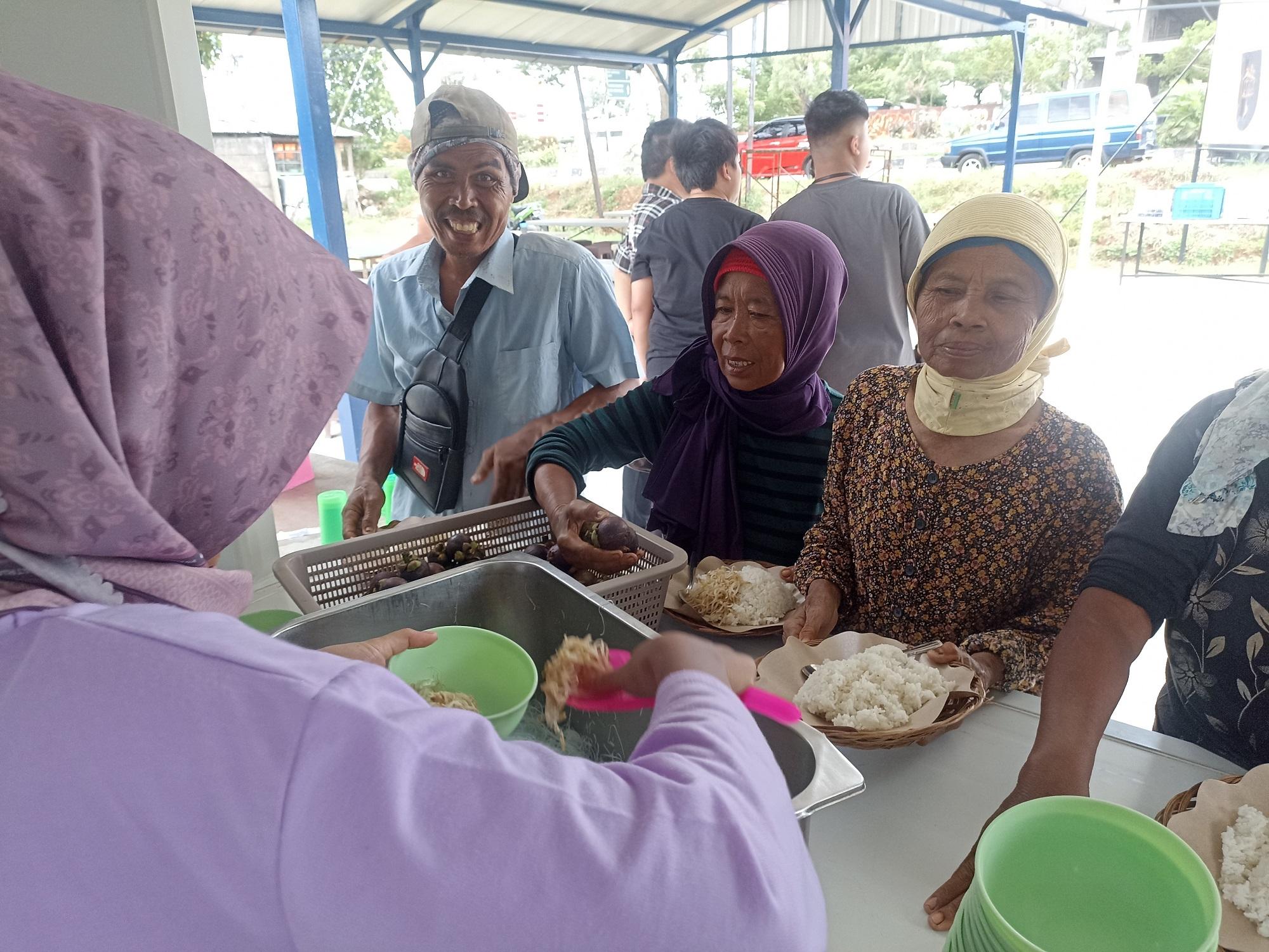 Viral Kakak Beradik di Karawang Buka Rumah Makan Gratis, Ingin Berbagi Berkah dan Kebahagiaan