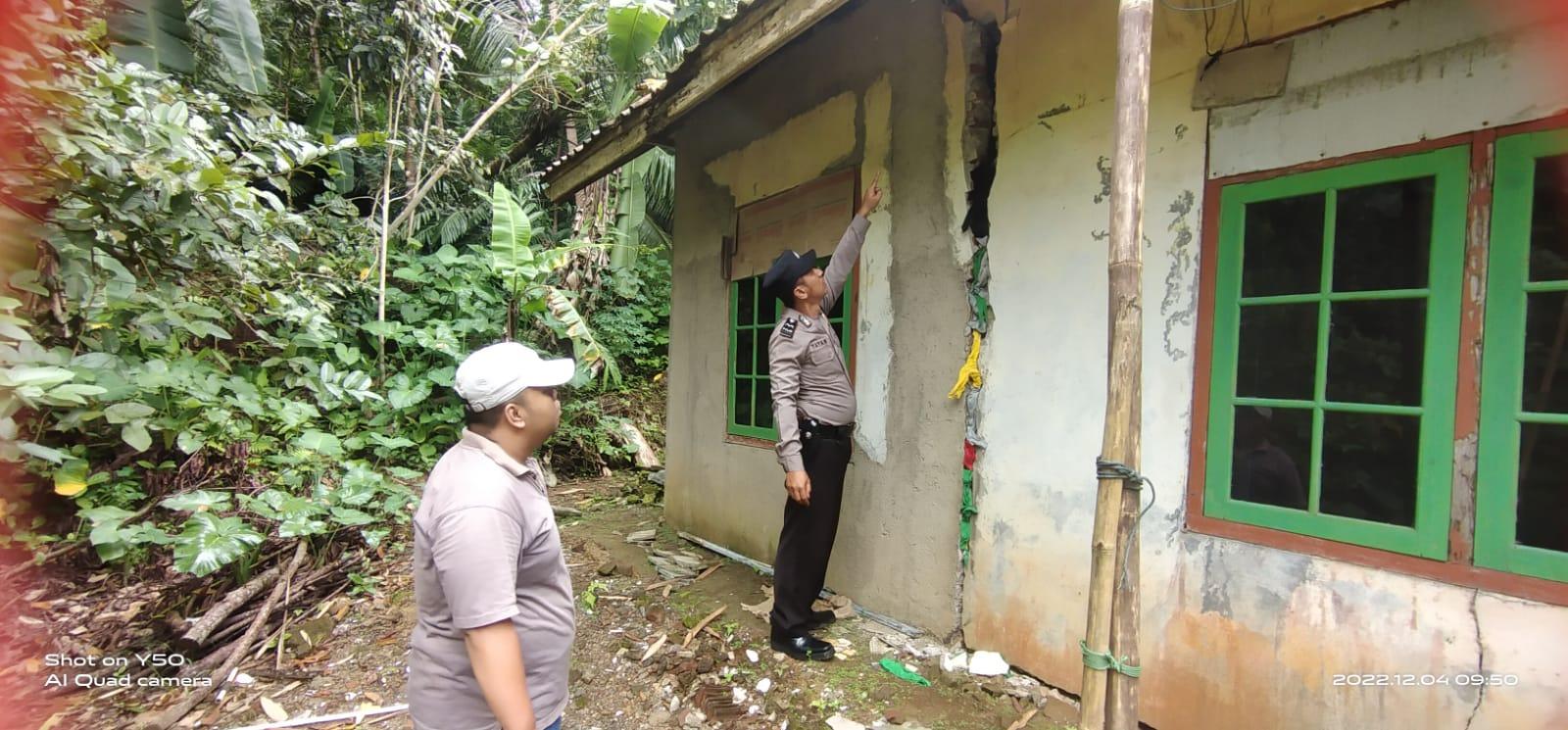 Gempa Garut Kemarin Menambah Parah Retak-retak Rumah di Ciamis yang Pernah Terdampak Gerakan Tanah
