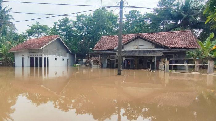 Rumah-di-Desa-Sukanegara-Kecamatan-Padaherang-Kabupaten-Pangandaran-terendam-banjir.jpg