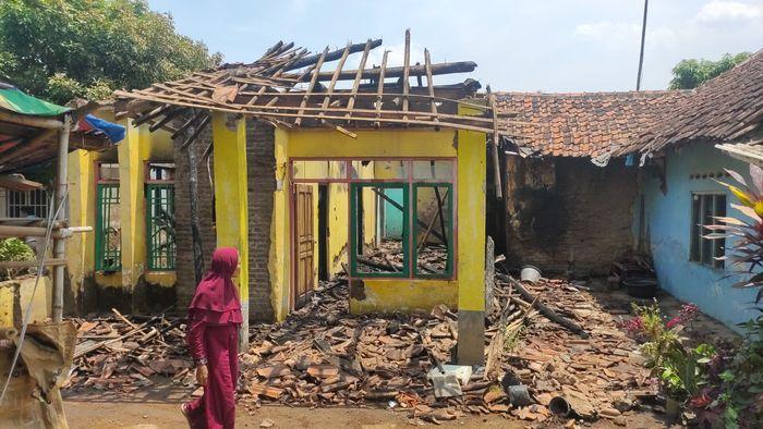 Derita Raskim Seorang Kakek di Majalengka, Rumahnya Dibakar Anak, Kini Binggung Tinggal di Mana