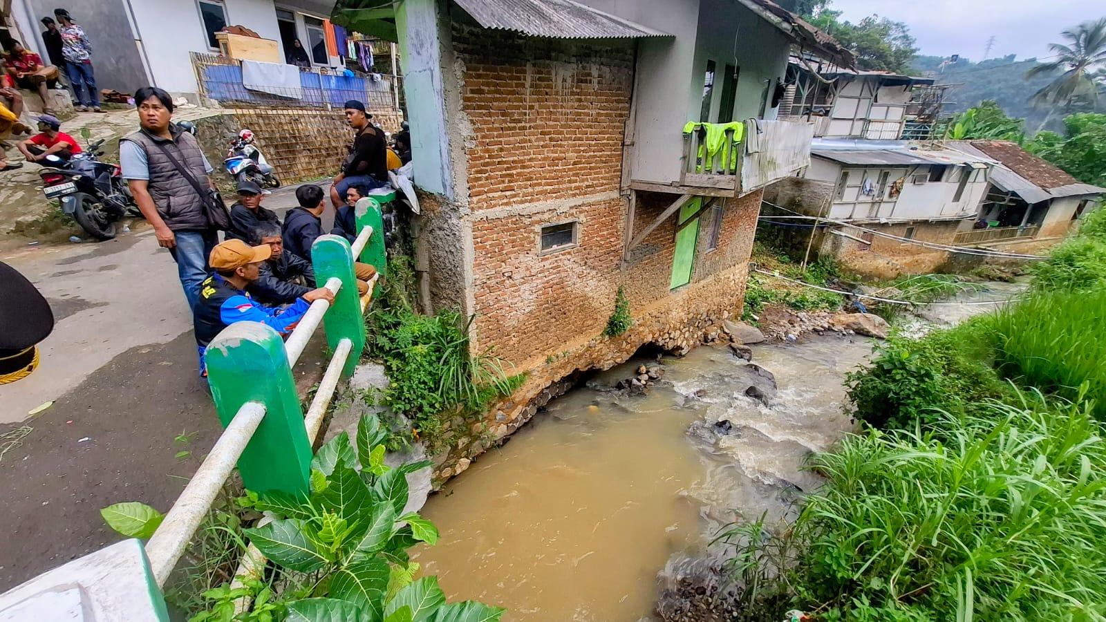 Rumah-warga-yang-berada-di-bantar.jpg