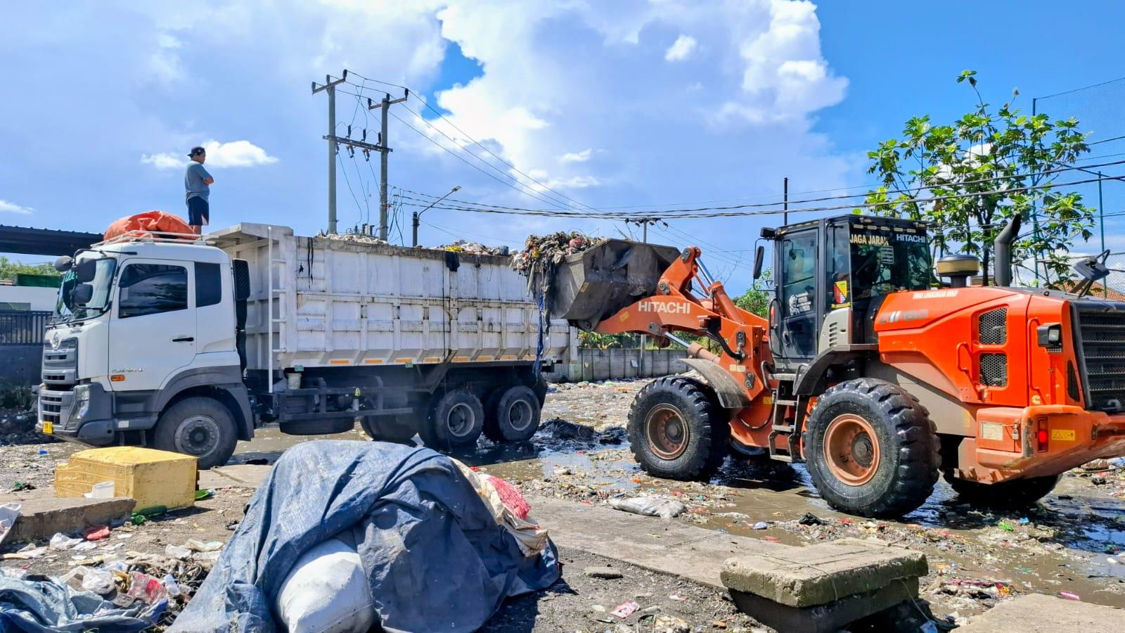 Pengerukan 400 Ton Sampah di Pasar Baleendah Dikebut, Pemprov Jabar Turun Tangan Atasi Darurat Kuota