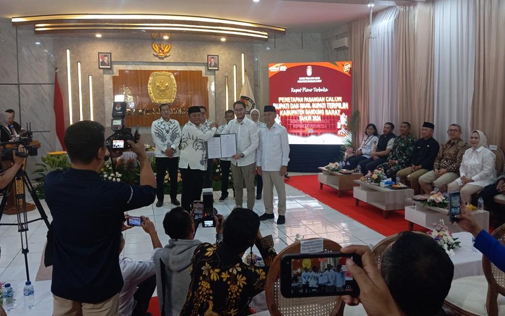 Sah, Jeje Govinda dan Asep Ismail Ditetapkan Sebagai Bupati dan Wakil Bupati Bandung Barat