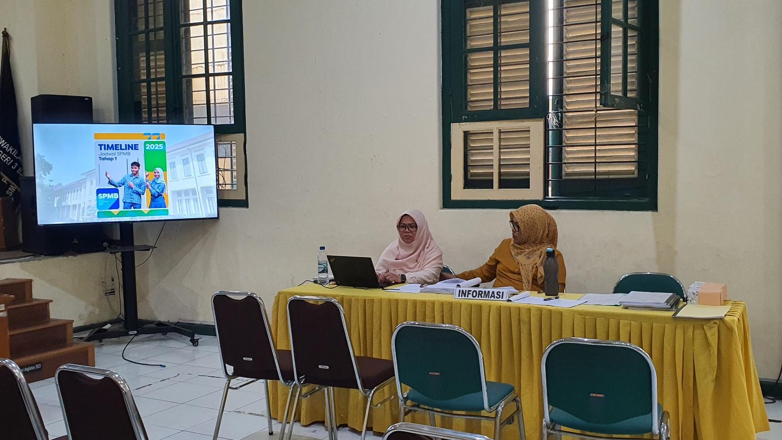 SPMB-tahap-dua-tampak-masih-sepi-di-SMAN-3-Bandung.jpg
