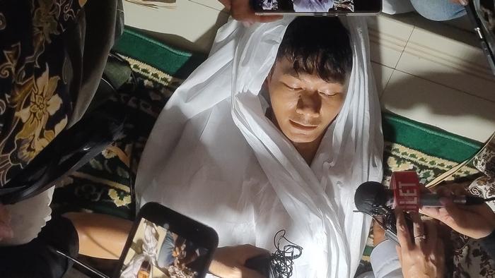 Saka-Tatal-mantan-terpidana-kasus-Vina-Cirebon-melakukan-sumpah-pocong.jpg