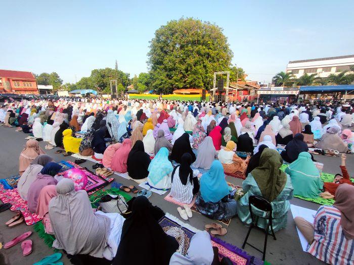 Salat-Iduladha-di-halaman-Stadion-Tridaya-Indramayu-Rabu-2862023.jpg