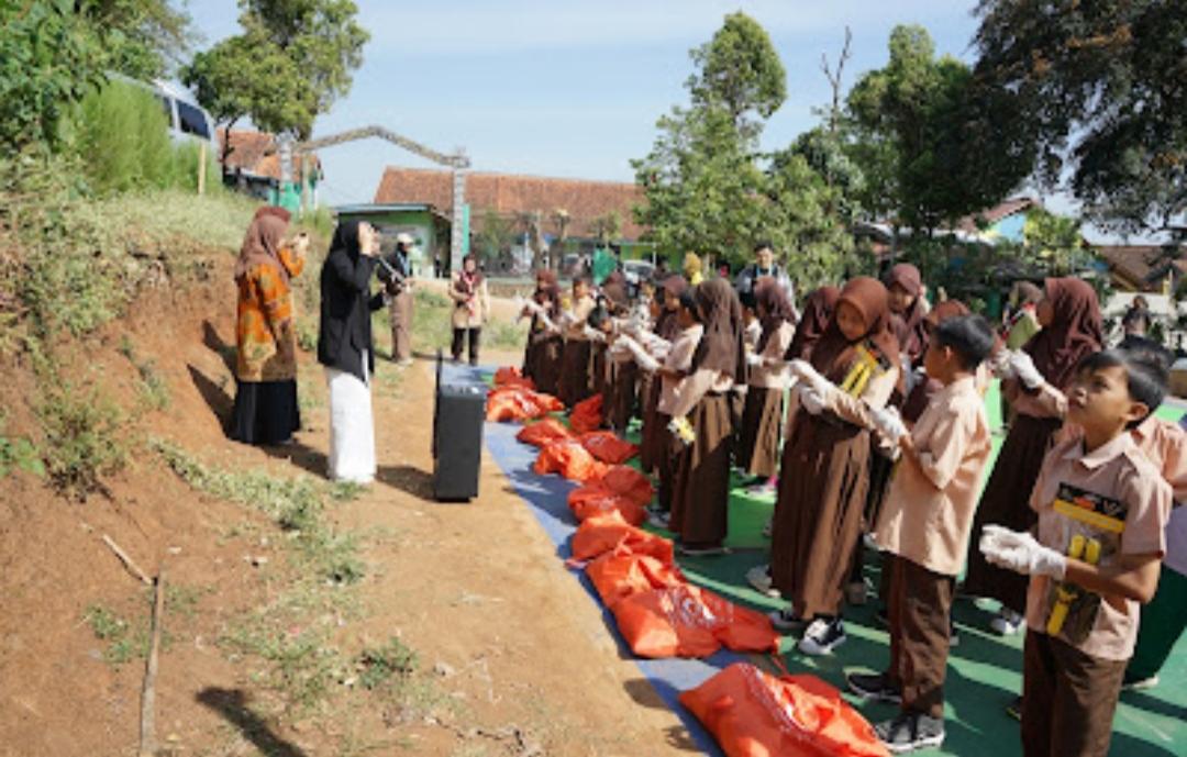 Rayakan HUT RI dengan Gotong Royong Pelestarian Lingkungan Hidup Hingga Pembangunan Fasilitas Umum