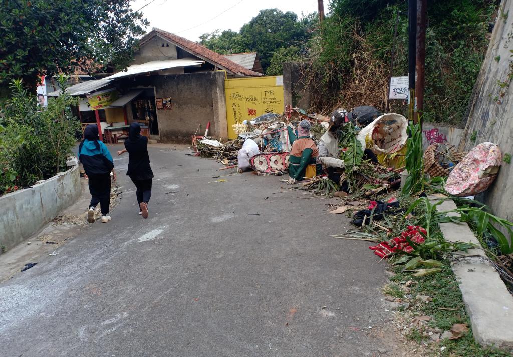 Sampah Termasuk Bekas Tank saat Karnaval HUT RI di Cicalengka Berserakan, Begini Komentar Warga