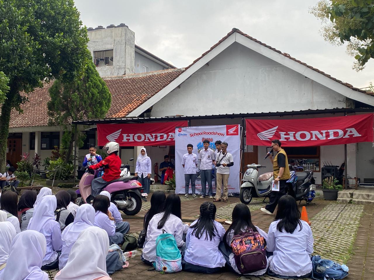 School-Roadshow-Honda-Safety-Generation-2026-yang-digelar-di-SMAN-10-Bandung-2.jpg